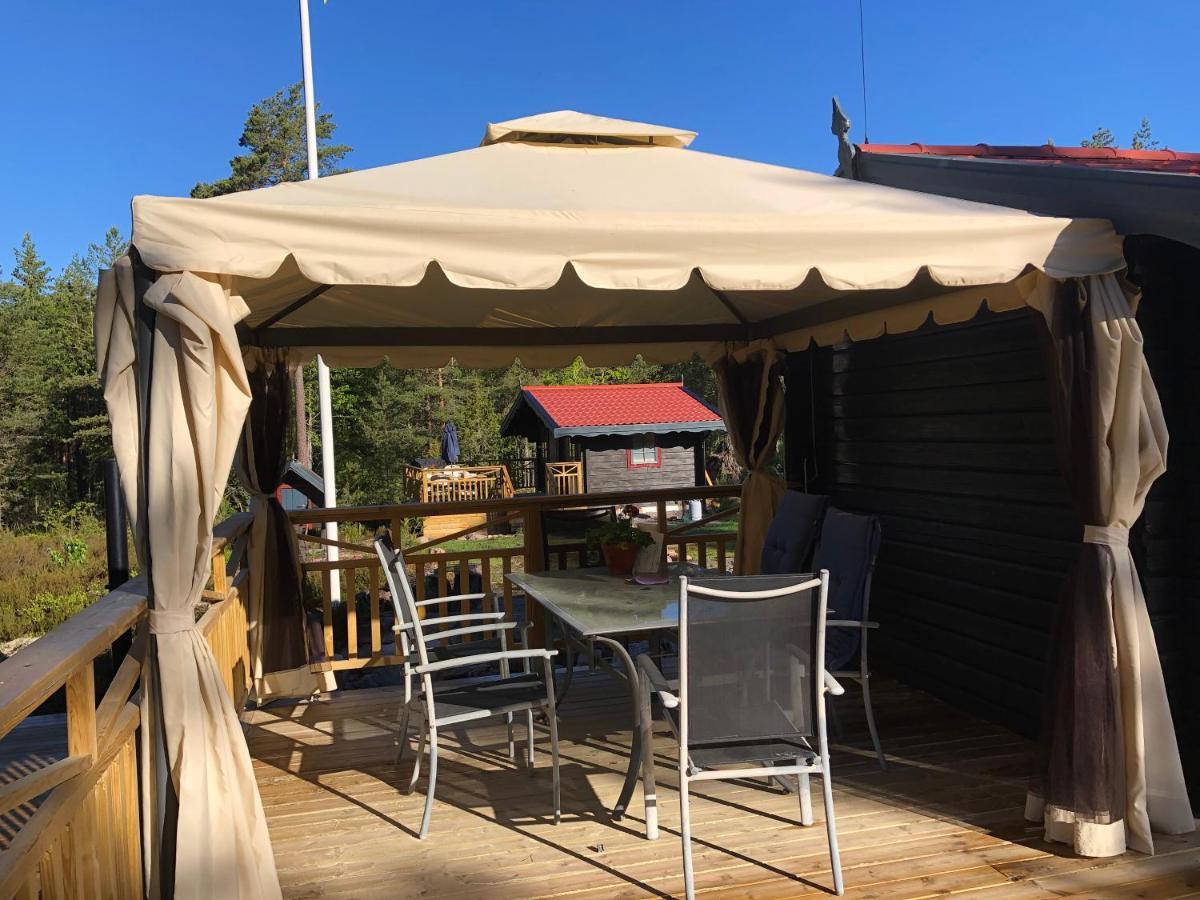Timber Cottages With Jacuzzi And Sauna Near Lake Vaenern Karlstad Luaran gambar