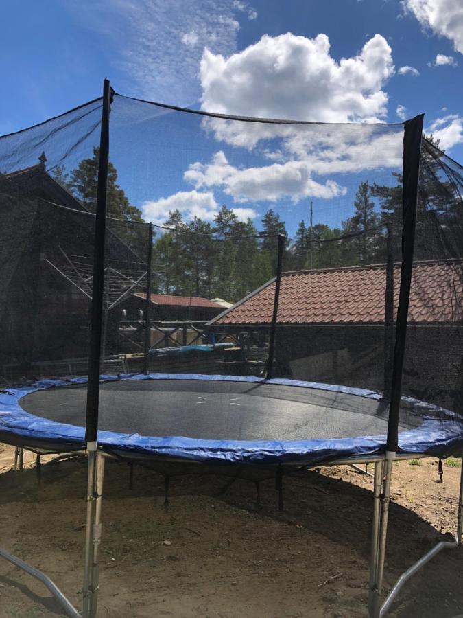 Timber Cottages With Jacuzzi And Sauna Near Lake Vaenern Karlstad Luaran gambar