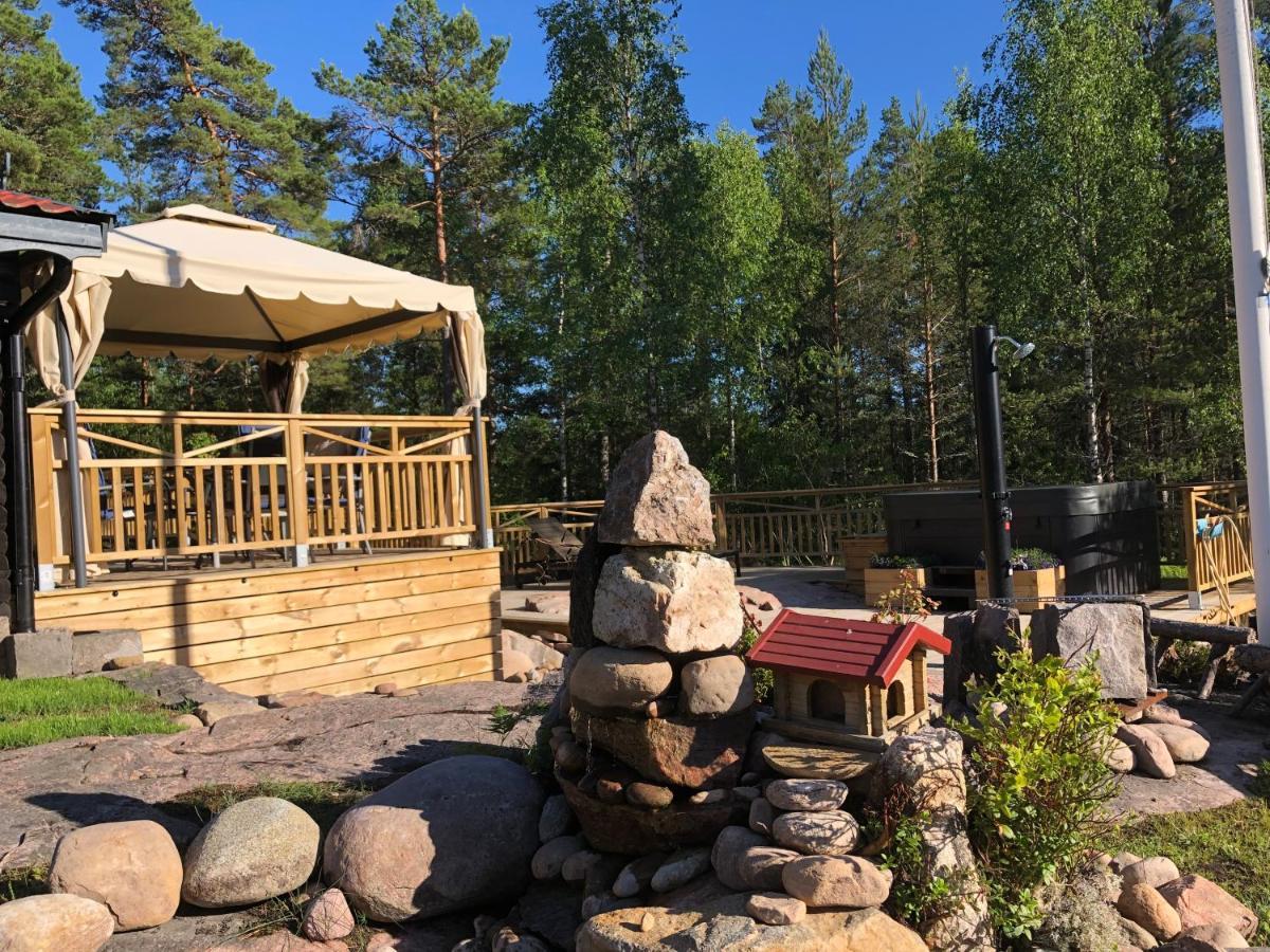 Timber Cottages With Jacuzzi And Sauna Near Lake Vaenern Karlstad Luaran gambar