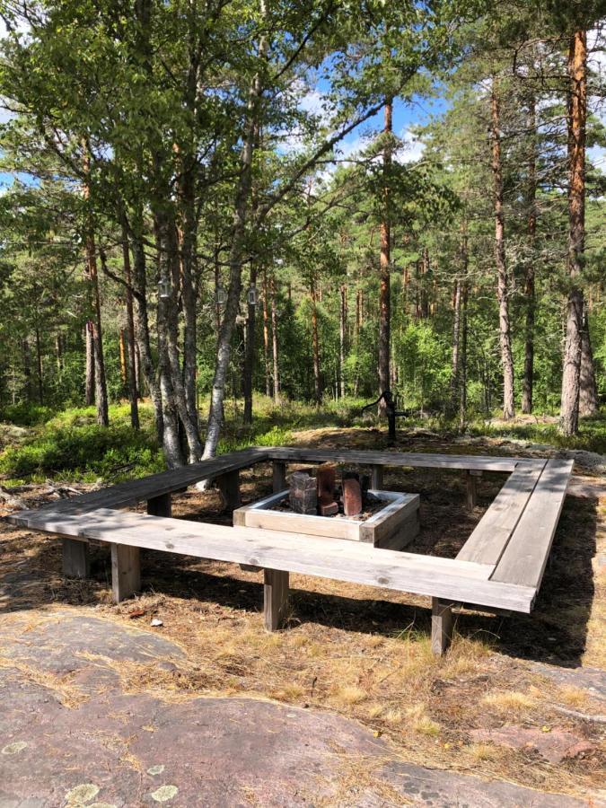 Timber Cottages With Jacuzzi And Sauna Near Lake Vaenern Karlstad Luaran gambar