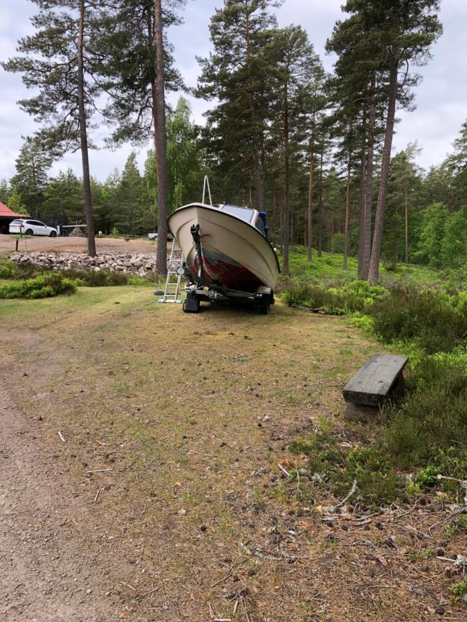 Timber Cottages With Jacuzzi And Sauna Near Lake Vaenern Karlstad Luaran gambar