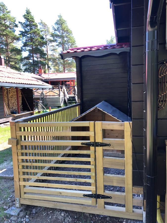Timber Cottages With Jacuzzi And Sauna Near Lake Vaenern Karlstad Luaran gambar
