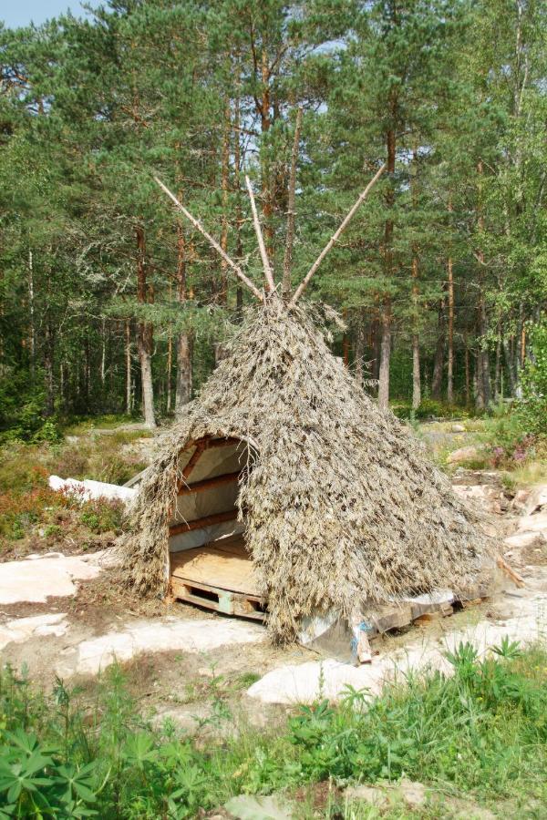 Timber Cottages With Jacuzzi And Sauna Near Lake Vaenern Karlstad Luaran gambar