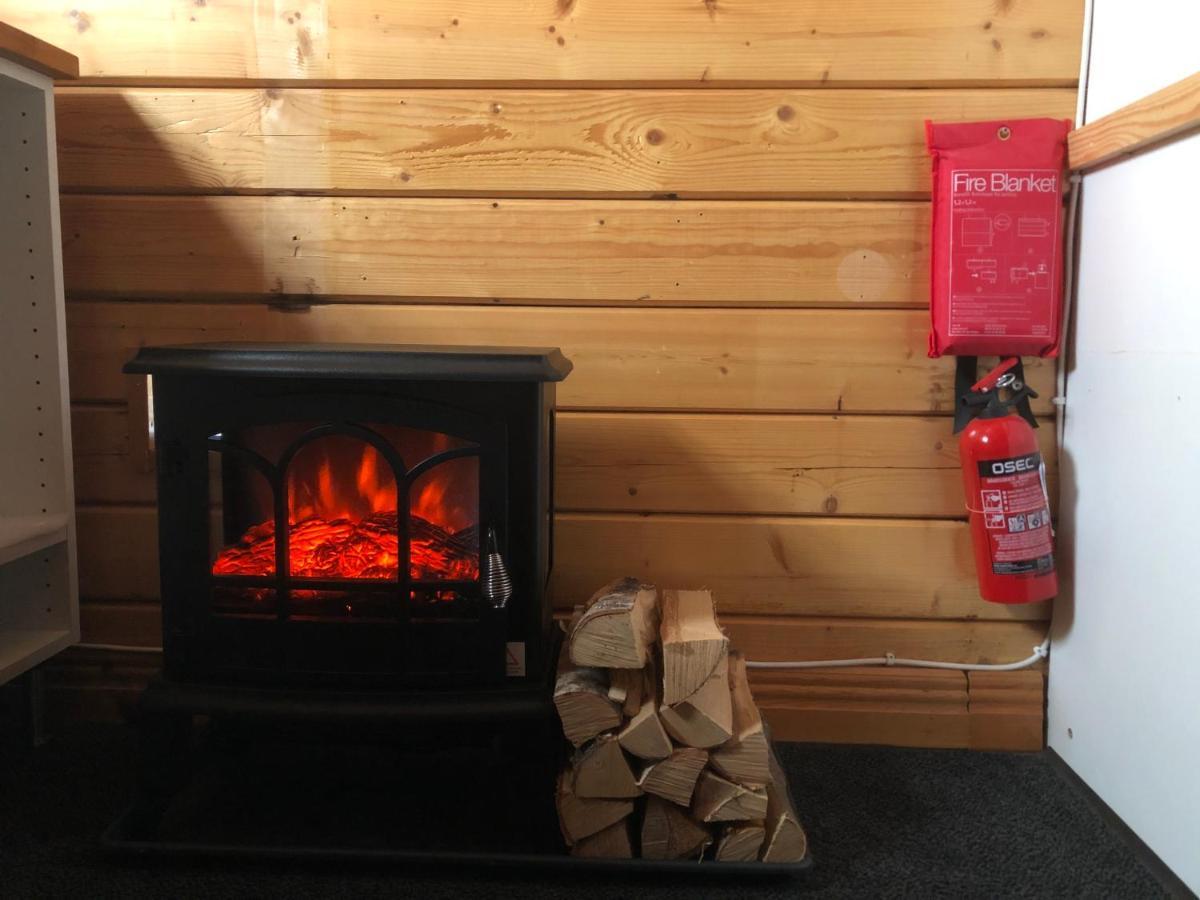 Timber Cottages With Jacuzzi And Sauna Near Lake Vaenern Karlstad Luaran gambar