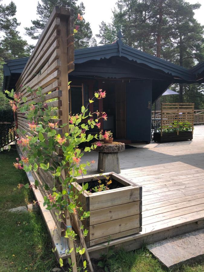 Timber Cottages With Jacuzzi And Sauna Near Lake Vaenern Karlstad Luaran gambar