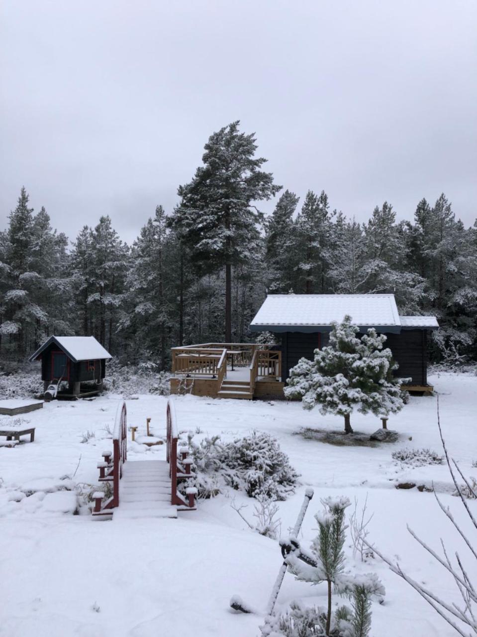 Timber Cottages With Jacuzzi And Sauna Near Lake Vaenern Karlstad Luaran gambar