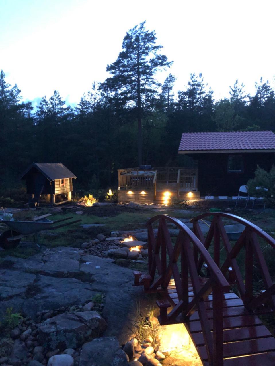 Timber Cottages With Jacuzzi And Sauna Near Lake Vaenern Karlstad Luaran gambar