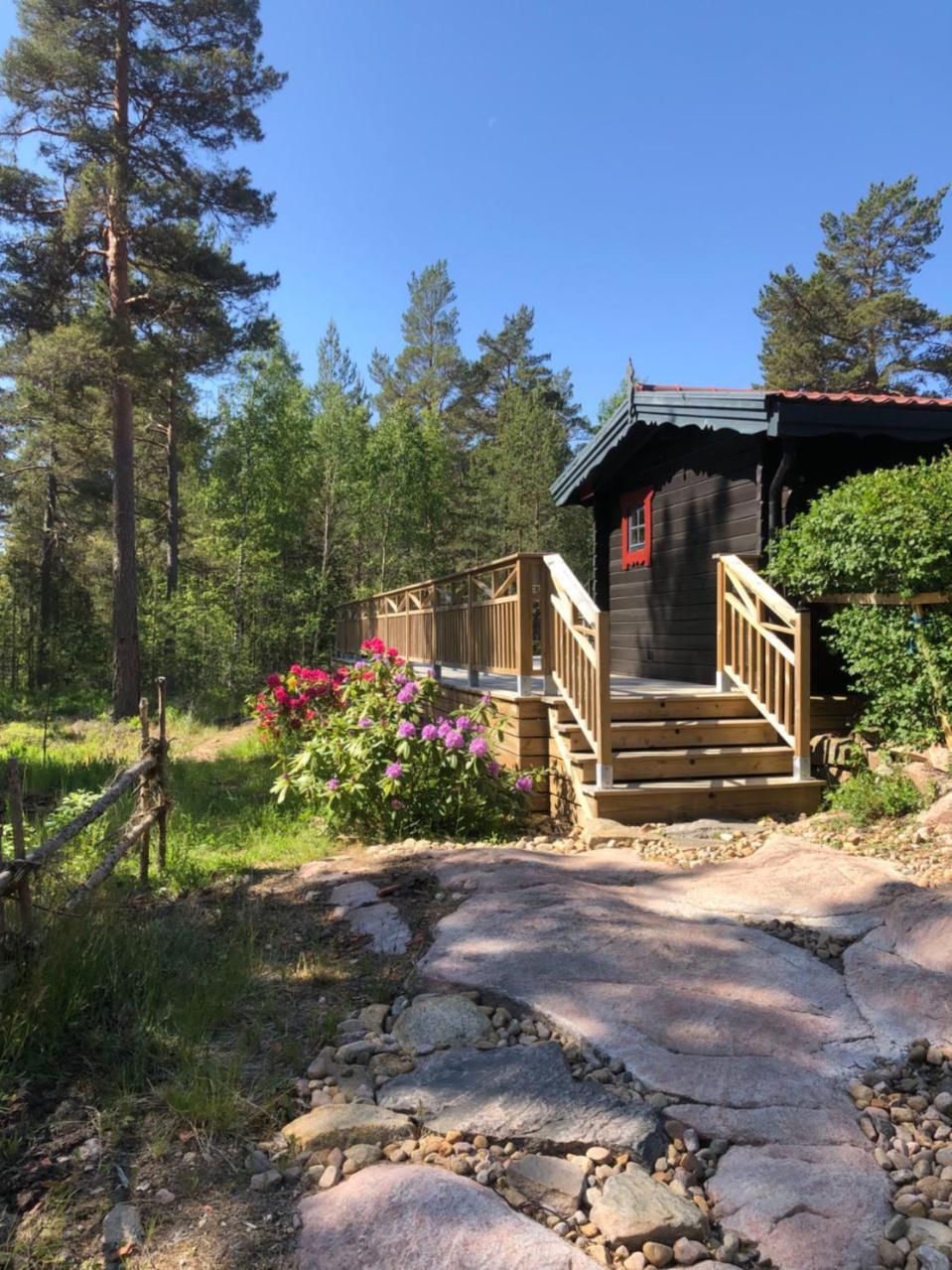 Timber Cottages With Jacuzzi And Sauna Near Lake Vaenern Karlstad Luaran gambar