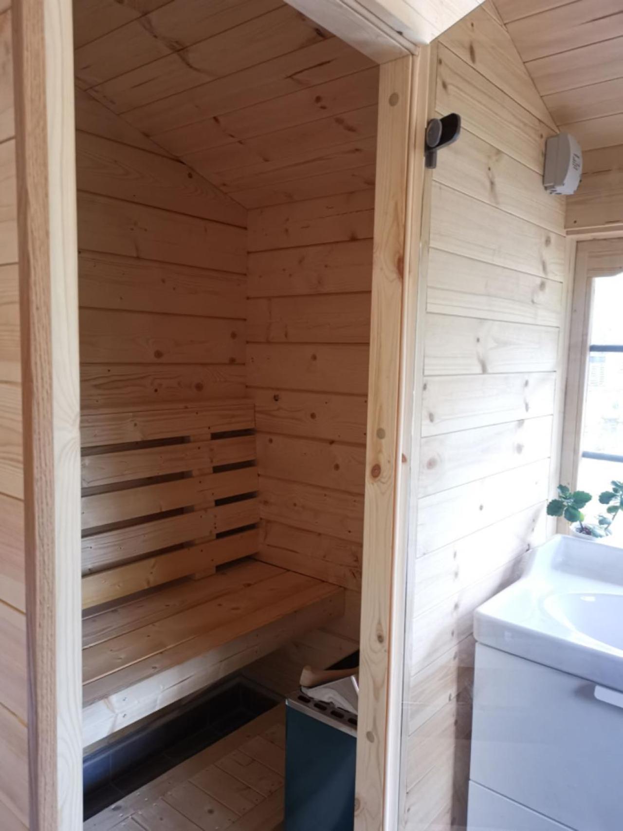 Timber Cottages With Jacuzzi And Sauna Near Lake Vaenern Karlstad Luaran gambar