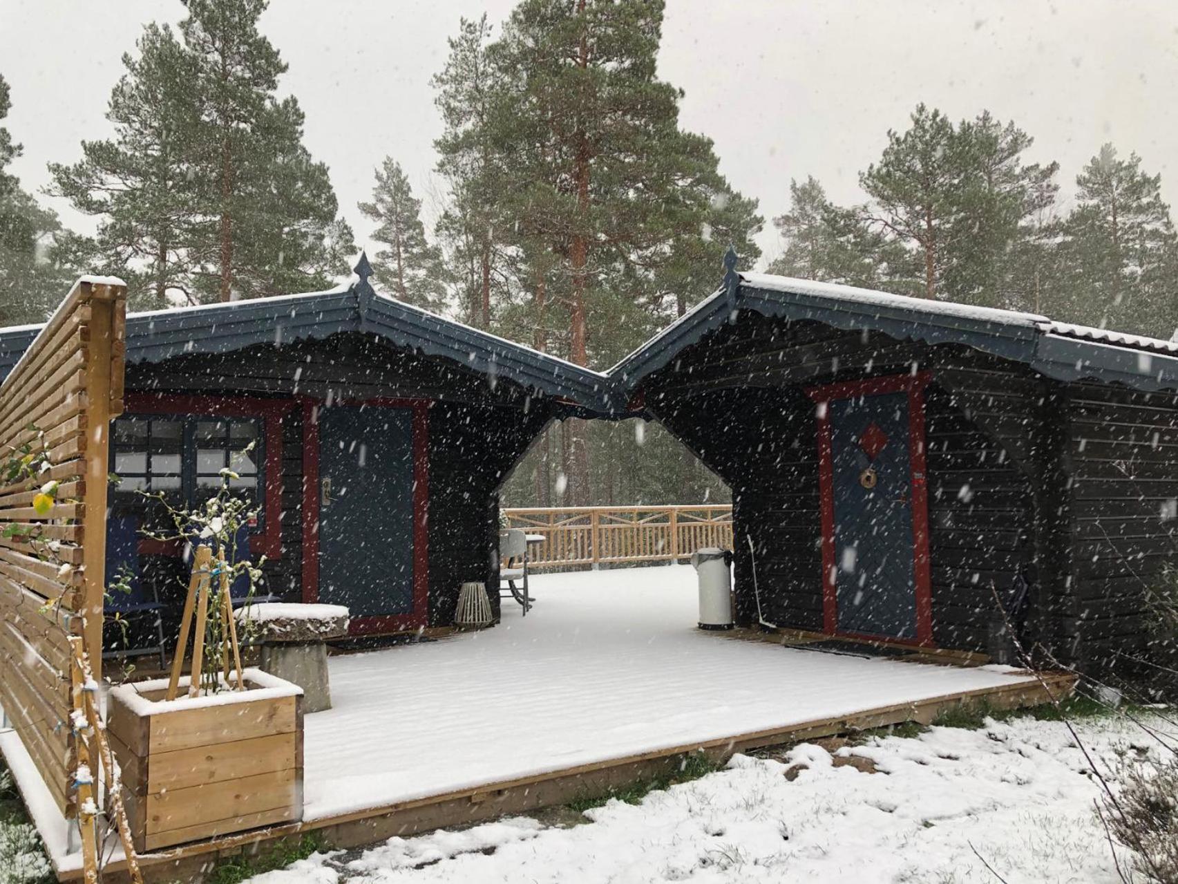Timber Cottages With Jacuzzi And Sauna Near Lake Vaenern Karlstad Luaran gambar