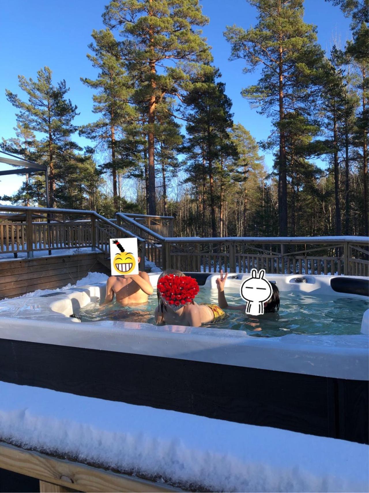 Timber Cottages With Jacuzzi And Sauna Near Lake Vaenern Karlstad Luaran gambar